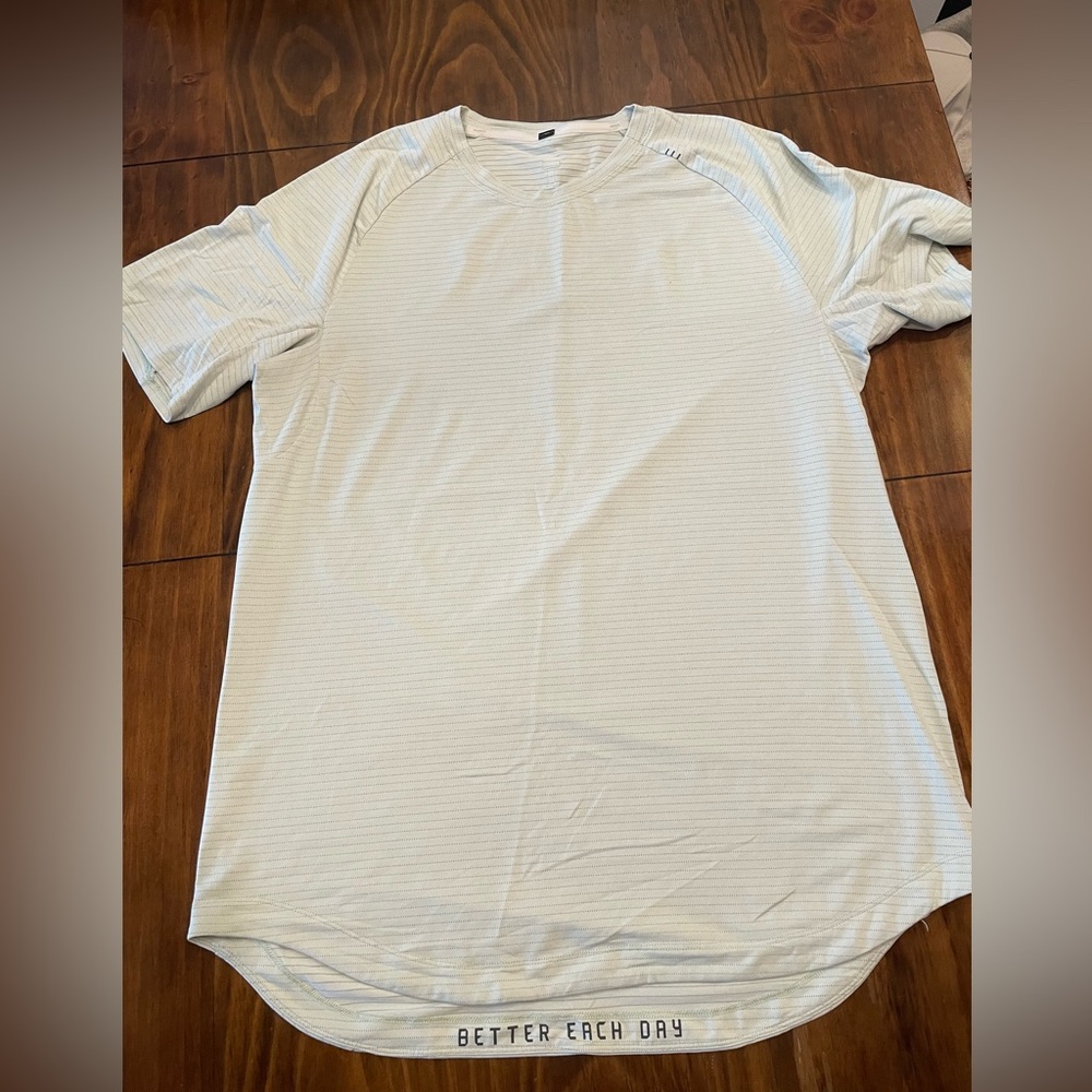 Men’s Lululemon Lime Green Short Sleeve Shirt